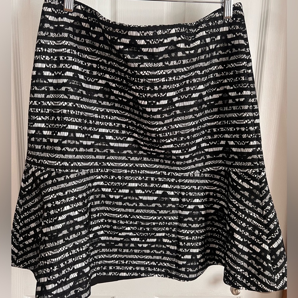 Ann Taylor black and white with lace overlay skirt in size 14